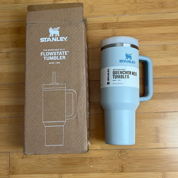 Stanley Other - Stanley the quencher H2.O flowstate 40 oz tumbler in the color Fog